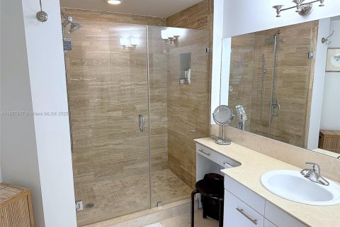 Купить кондоминиум в Халландейл-Бич, Флорида 3 спальни, 143.07м2, № 1887845 - фото 16
