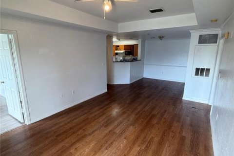 Condo in Orlando, Florida, 2 bedrooms  № 2213172 - photo 5