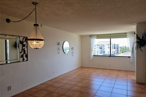 Condo in Saint Petersburg, Florida, 1 bedroom  № 1789462 - photo 3
