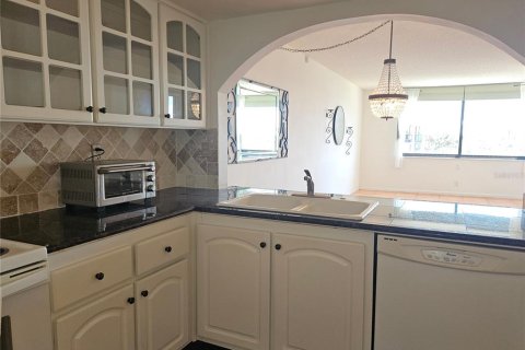 Condo in Saint Petersburg, Florida, 1 bedroom  № 1789462 - photo 9
