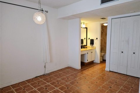 Condo in Saint Petersburg, Florida, 1 bedroom  № 1789462 - photo 12