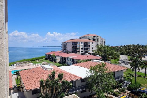 Condo in Saint Petersburg, Florida, 1 bedroom  № 1789462 - photo 25