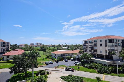 Condo in Saint Petersburg, Florida, 1 bedroom  № 1789462 - photo 23