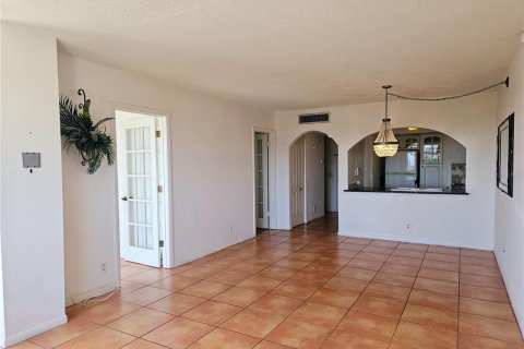 Condo in Saint Petersburg, Florida, 1 bedroom  № 1789462 - photo 5