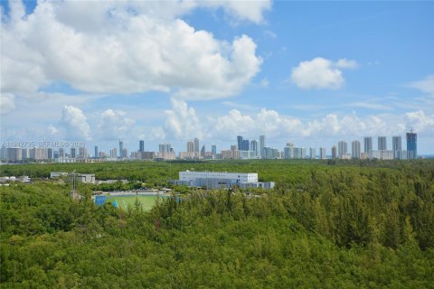 Condo in North Miami, Florida, 3 bedrooms № 2186073 - photo 2