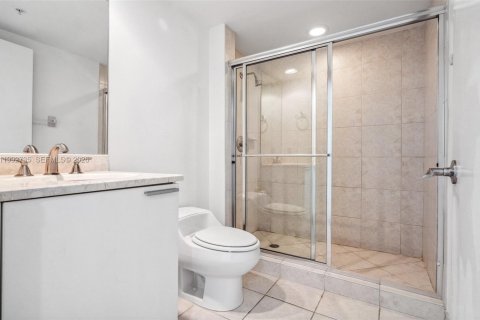 Condo in North Miami, Florida, 3 bedrooms № 2186073 - photo 11