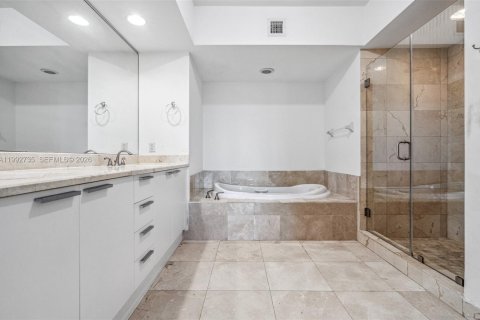 Condo in North Miami, Florida, 3 bedrooms № 2186073 - photo 19