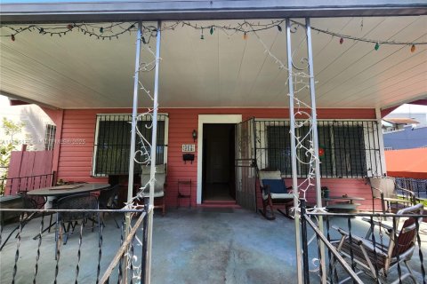 Villa ou maison à vendre à Miami, Floride: 2 chambres, 100.52 m2 № 1950398 - photo 3
