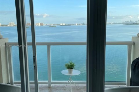 Copropriété à louer à North Bay Village, Floride: 1 chambre, 86.58 m2 № 1987358 - photo 1