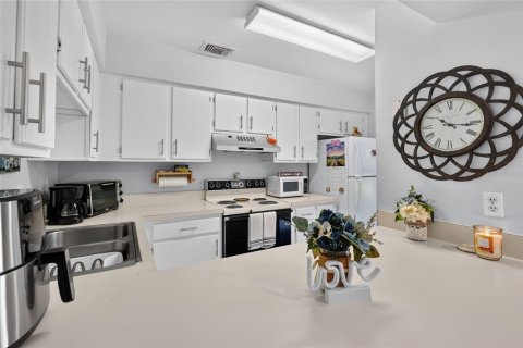Townhouse in Winter Springs, Florida 2 bedrooms, 107.4 sq.m. № 2208083 - photo 22