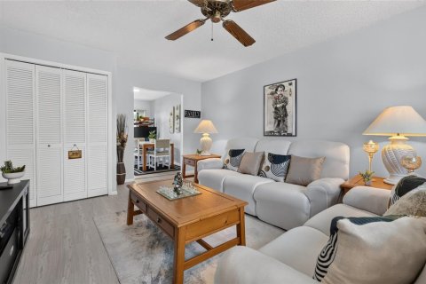 Townhouse in Winter Springs, Florida 2 bedrooms, 107.4 sq.m. № 2208083 - photo 11