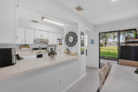 Townhouse in Winter Springs, Florida 2 bedrooms, 107.4 sq.m. № 2208083 - photo 7