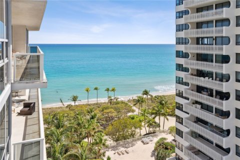 Condo in Bal Harbour, Florida, 3 bedrooms  № 1731253 - photo 23