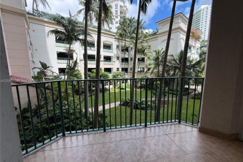 Condo in Aventura, Florida, 2 bedrooms № 2385276 - photo 10