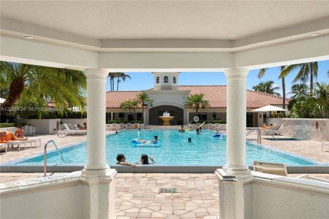 Condo in Aventura, Florida, 2 bedrooms № 2385276 - photo 12