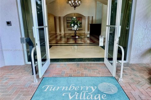 Condo in Aventura, Florida, 2 bedrooms № 2385276 - photo 20