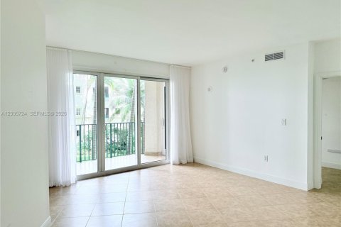 Condo in Aventura, Florida, 2 bedrooms № 2385276 - photo 3