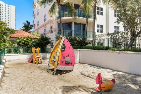 Condo in Aventura, Florida, 2 bedrooms № 2385276 - photo 14