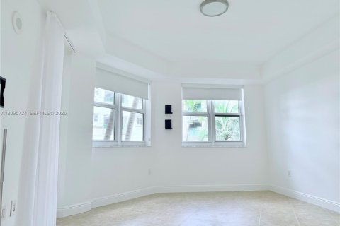 Condo in Aventura, Florida, 2 bedrooms № 2385276 - photo 4