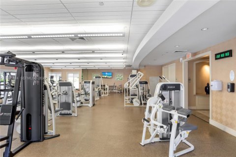 Condo in Aventura, Florida, 2 bedrooms № 2385276 - photo 16