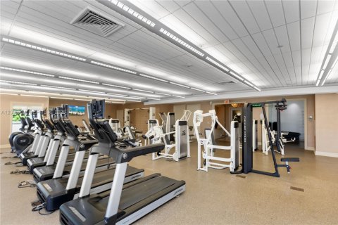 Condo in Aventura, Florida, 2 bedrooms № 2385276 - photo 17