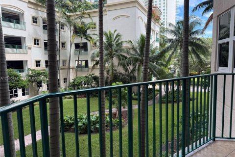 Condo in Aventura, Florida, 2 bedrooms № 2385276 - photo 11