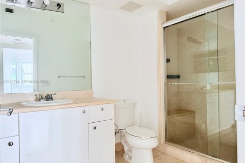 Condo in Aventura, Florida, 2 bedrooms № 2385276 - photo 8