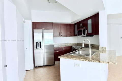 Condo in Aventura, Florida, 2 bedrooms № 2385276 - photo 9