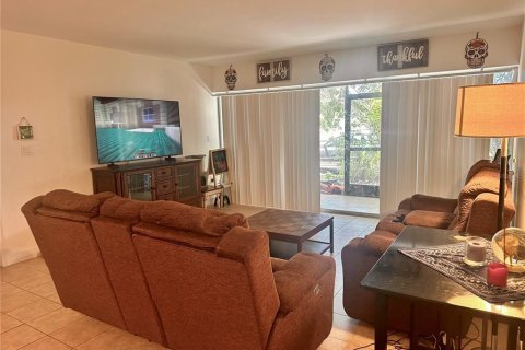 Condo in Sarasota, Florida, 2 bedrooms № 2103199 - photo 7