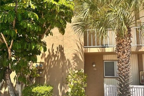 Condo in Sarasota, Florida, 2 bedrooms  № 2103199