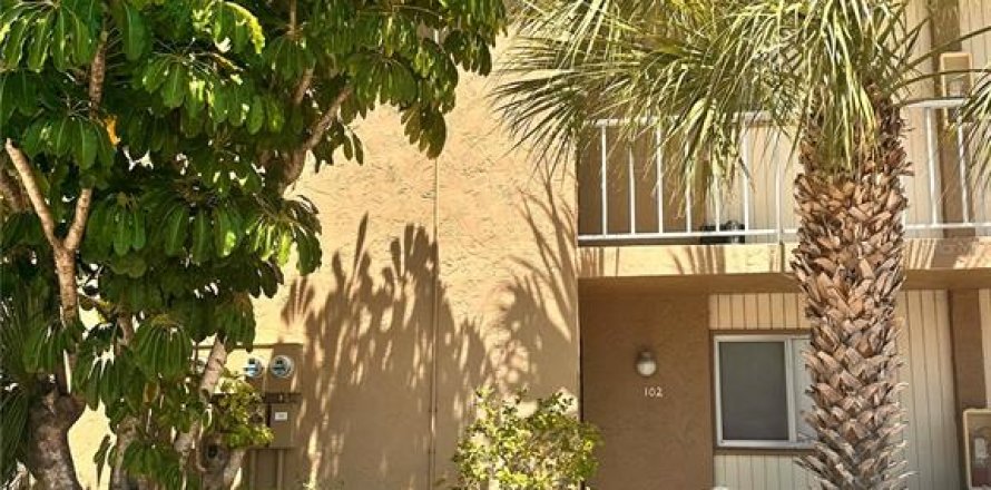 Condo in Sarasota, Florida, 2 bedrooms № 2103199