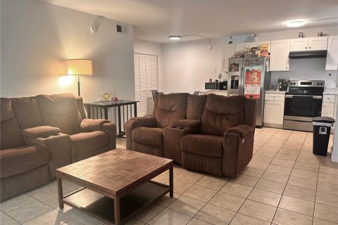 Condo in Sarasota, Florida, 2 bedrooms № 2103199 - photo 6