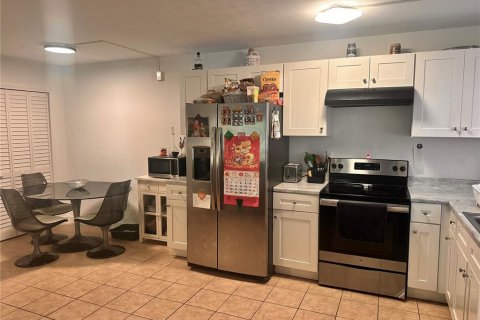 Condo in Sarasota, Florida, 2 bedrooms № 2103199 - photo 5