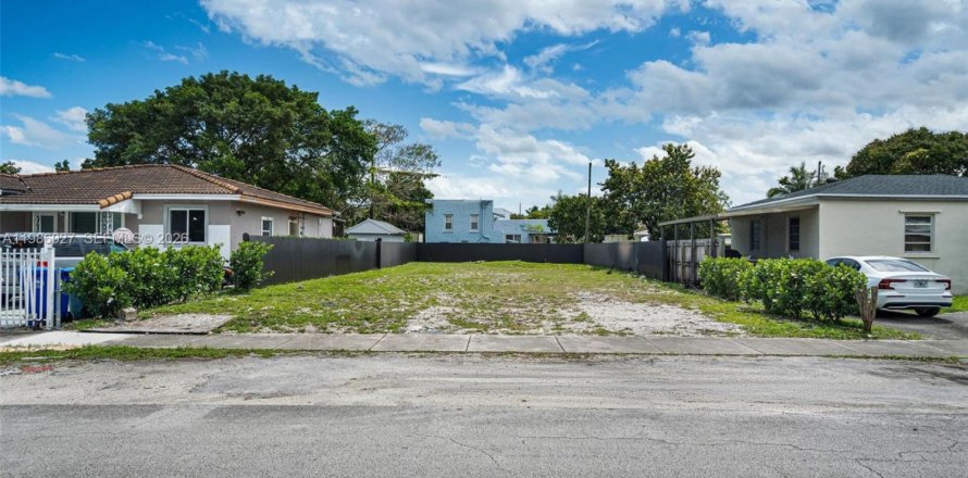 Terrain à Miami, Floride № 2044905