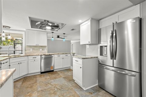 Casa en venta en New Port Richey, Florida, 3 dormitorios, 161.84 m2 № 1910727 - foto 15