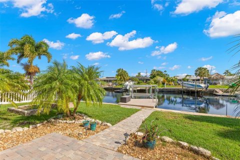 Casa en venta en New Port Richey, Florida, 3 dormitorios, 161.84 m2 № 1910727 - foto 23