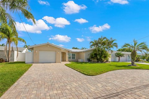 Casa en venta en New Port Richey, Florida, 3 dormitorios, 161.84 m2 № 1910727 - foto 2
