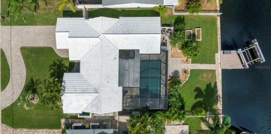 Casa en New Port Richey, Florida 3 dormitorios, 161.84 m2 № 1910727