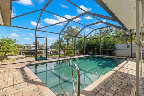 Casa en venta en New Port Richey, Florida, 3 dormitorios, 161.84 m2 № 1910727 - foto 19