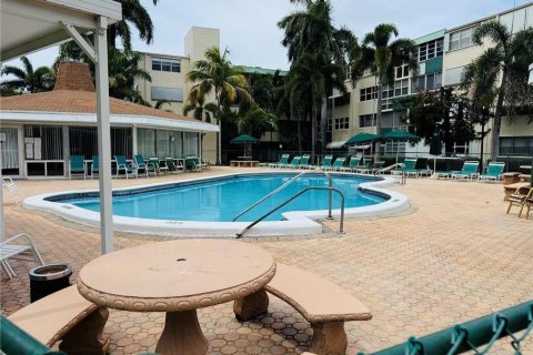 Copropriété à louer à Hallandale Beach, Floride: 2 chambres, 128.76 m2 № 2154639 - photo 9