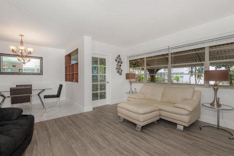 Copropriété à louer à Hallandale Beach, Floride: 2 chambres, 128.76 m2 № 2154639 - photo 19