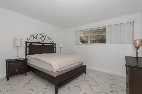 Copropriété à louer à Hallandale Beach, Floride: 2 chambres, 128.76 m2 № 2154639 - photo 30