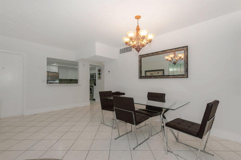 Condo à Hallandale Beach, Floride, 2 chambres № 2154639