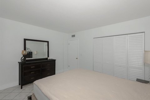 Copropriété à louer à Hallandale Beach, Floride: 2 chambres, 128.76 m2 № 2154639 - photo 3