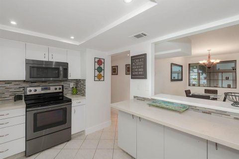 Copropriété à louer à Hallandale Beach, Floride: 2 chambres, 128.76 m2 № 2154639 - photo 22