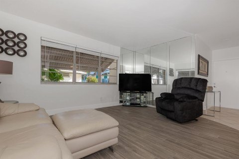 Copropriété à louer à Hallandale Beach, Floride: 2 chambres, 128.76 m2 № 2154639 - photo 17