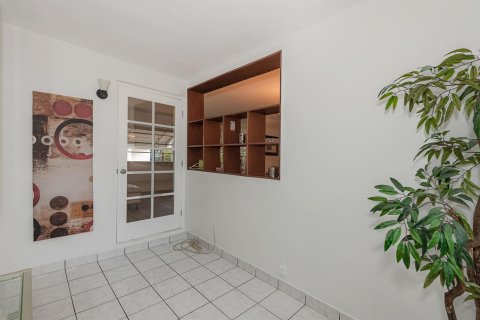 Copropriété à louer à Hallandale Beach, Floride: 2 chambres, 128.76 m2 № 2154639 - photo 5
