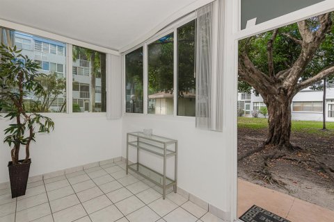Copropriété à louer à Hallandale Beach, Floride: 2 chambres, 128.76 m2 № 2154639 - photo 6
