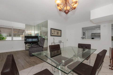 Copropriété à louer à Hallandale Beach, Floride: 2 chambres, 128.76 m2 № 2154639 - photo 15