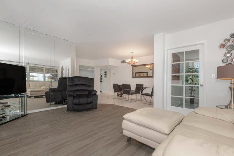 Copropriété à louer à Hallandale Beach, Floride: 2 chambres, 128.76 m2 № 2154639 - photo 18